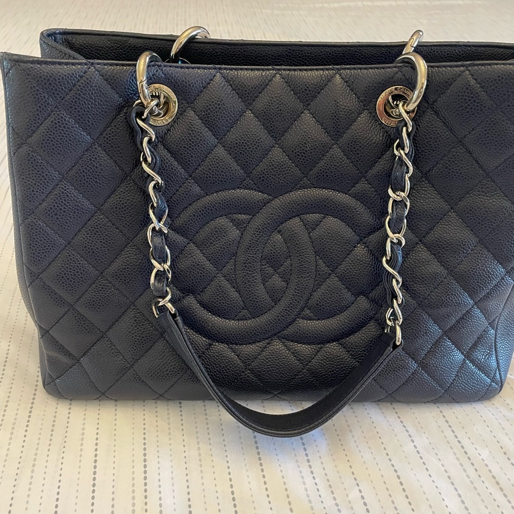 CHANEL Navy Blue Authentic shopping tote   Excellent condition